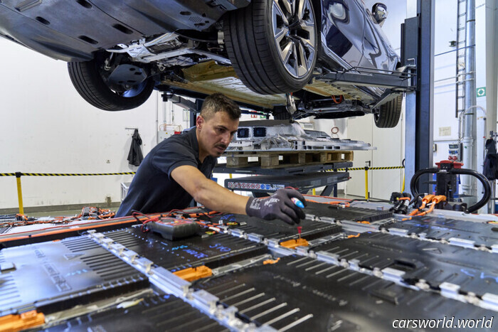 Large Study Finds EVs More Dependable Than ICE Vehicles, Highlighting One Unexpected Shared Problem | Carscoops